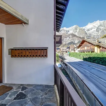 Casa Entreves - Ristrutturata Con Parcheggio * Courmayeur
