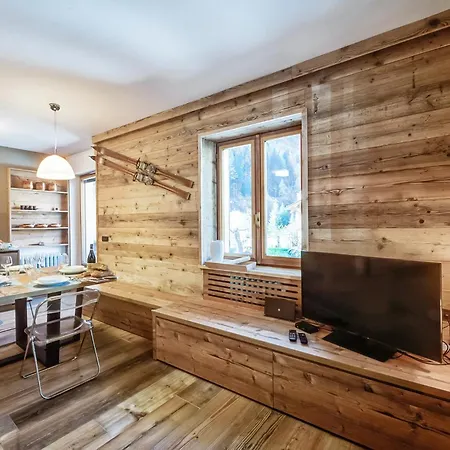 Casa Entreves - Ristrutturata Con Parcheggio Courmayeur
