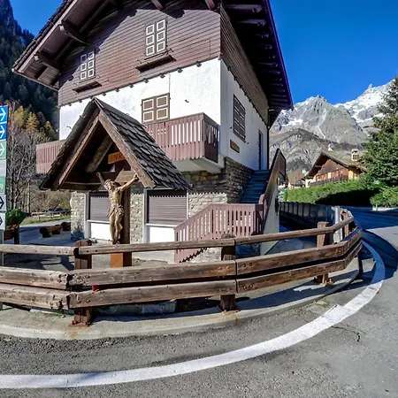 Casa Entreves - Ristrutturata Con Parcheggio Apartment Courmayeur